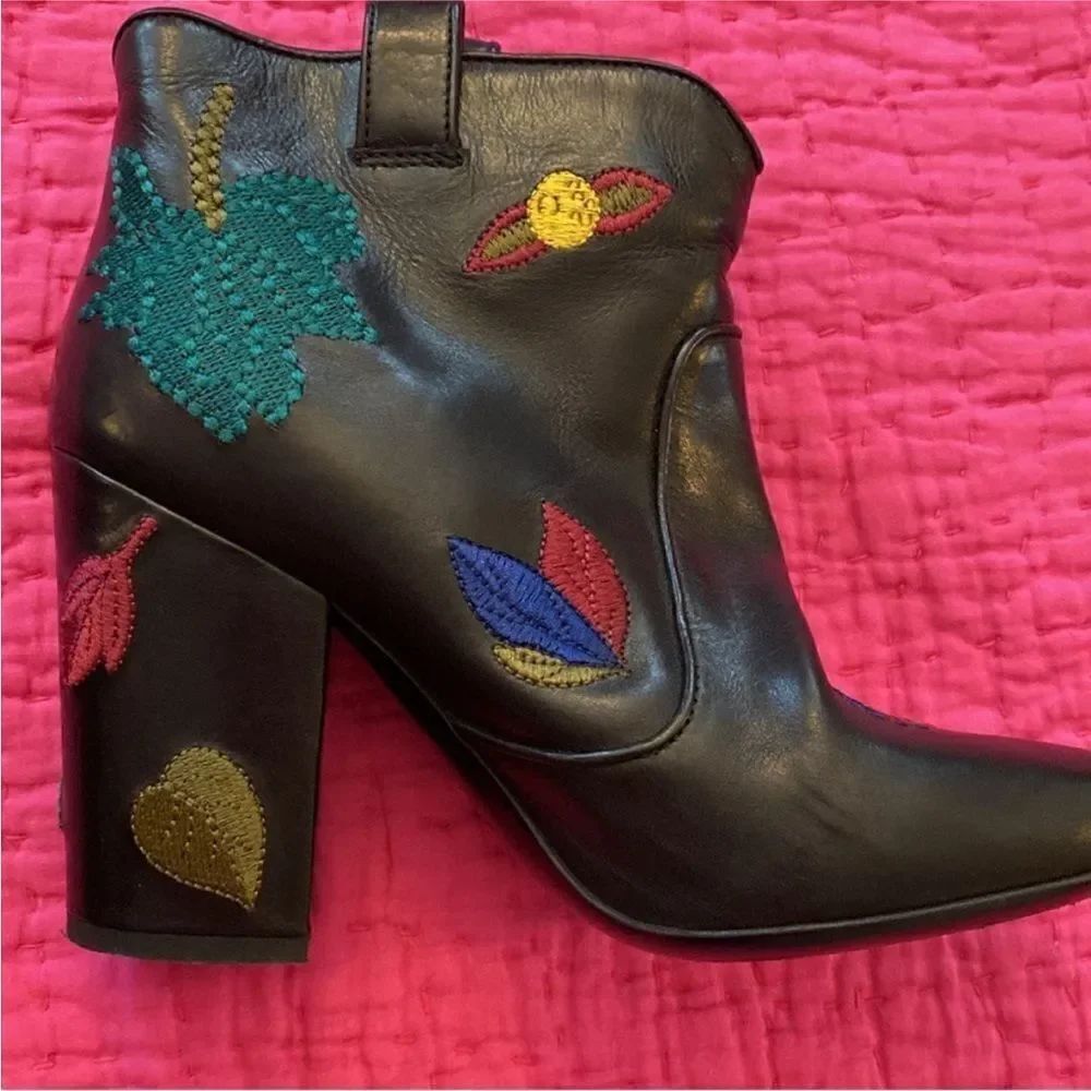 Laurence Decade Embroidered Black Ankle  leather Boots, US8 - Picture 7 of 16